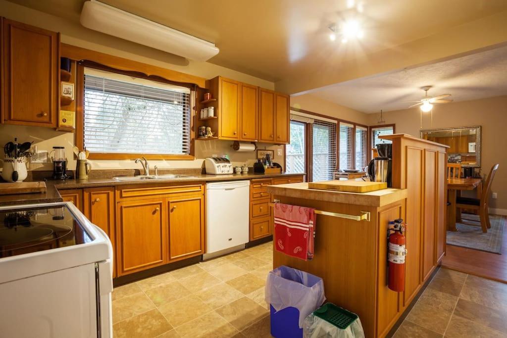 فيلا Coles Bay Vacation Retreat North Saanich المظهر الخارجي الصورة